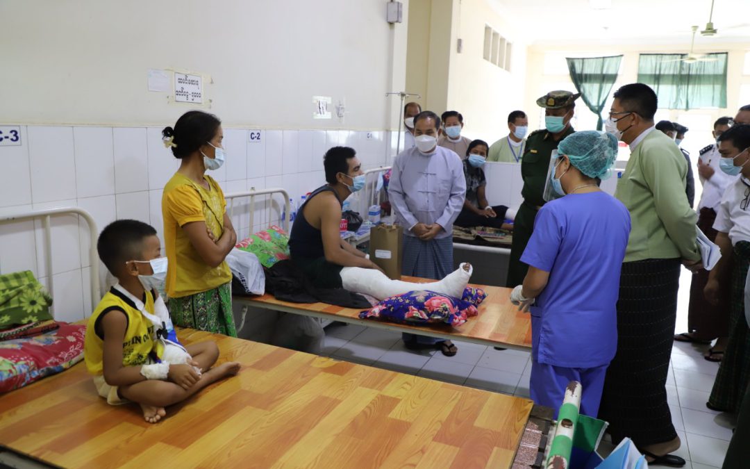 စစ်ကိုင်းတိုင်းဒေသကြီးဝန်ကြီးချုပ်ဦးမြတ်ကျော်တိုင်းကိုဗစ်၁၉ရောဂါကာ/ထိန်း/ကုလုပ်ငန်းညှိနှိုင်းအစည်းအဝေး(၃၄/၂၀၂၁)နှင့်မုံရွာပြည်သူ့ဆေးရုံကြီးရှိဆရာဝန်/သူနာပြု၊ကျန်းမာရေးဝန်ထမ်းများနှင့်ဆေးရုံတက်လူနာများအား စားသောက်ဖွယ်ရာများပေးအပ်ပွဲအခမ်းအနားသို့တက်ရောက်