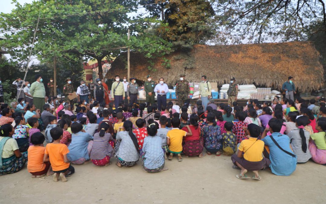 ဝန်ကြီးချုပ် ဦးမြတ်ကျော်၊ အနောက်မြောက်တိုင်းစစ်ဌာနချုပ်တိုင်းမှူး ဗိုလ်မှူးချုပ် သန်းထိုက်၊ ချောင်းဦးမြို့နယ်၊ ကံကြီးကုန်းကျေးရွာ ဒေသခံပြည်သူများအား ထောက်ပံ့ငွေ၊ အသုံးဆောင်ပစ္စည်းများ၊ စားသောက်ဖွယ်ရာများ ထောက်ပံ့ပေးအပ်
