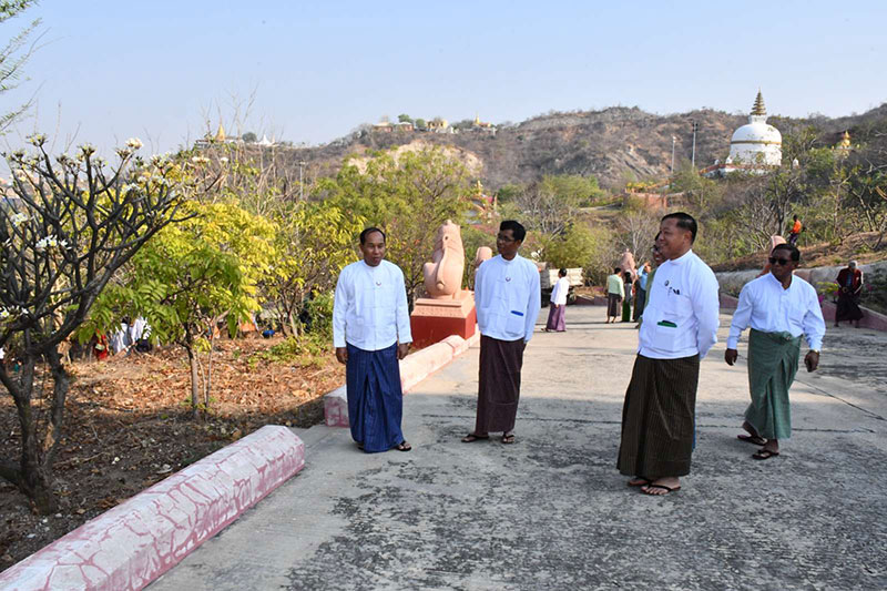စစ်ကိုင်းတိုင်းဒေသကြီး ဝန်ကြီးချုပ် ဦးမြတ်ကျော် စစ်ကိုင်းမြို့၊ စစ်ကိုင်းတောင်ရိုး သီတဂူဝိပ ဿနာအကယ်ဒမီကျောင်းတိုက်အတွင်း စုပေါင်းသန့်ရှင်းရေးလုပ်ငန်းများ ဆောင်ရွက်နေမှု ကြည့် ရှုအားပေး