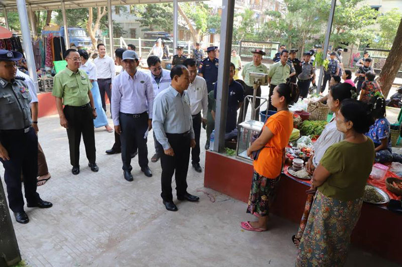စစ်ကိုင်းတိုင်းဒေသကြီး ဝန်ကြီးချုပ် ဦးမြတ်ကျော် မုံရွာမြို့၊ မြို့သစ်ရပ်ကွက်၊ ဇမ္ဗူသပြေလမ်း ဘေးဝဲ/ယာအား စုပေါင်းသန့်ရှင်းရေး လုပ်ငန်းများဆောင်ရွက်နေမှု သွားရာက်ကြည့်ရှုအားပေး