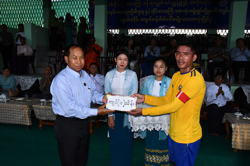 စစ်ကိုင်းတောင်ရိုး၊ ဆွမ်းဦးပုညရှင်စေတီတော်မြတ်ကြီး သာသနာ့ဗိ မာန်တော် အနီး  “ရွှေတောင်ရိုး မိုတယ်”ဖွင့်ပွဲ အခမ်းအနား ကျင်းပ