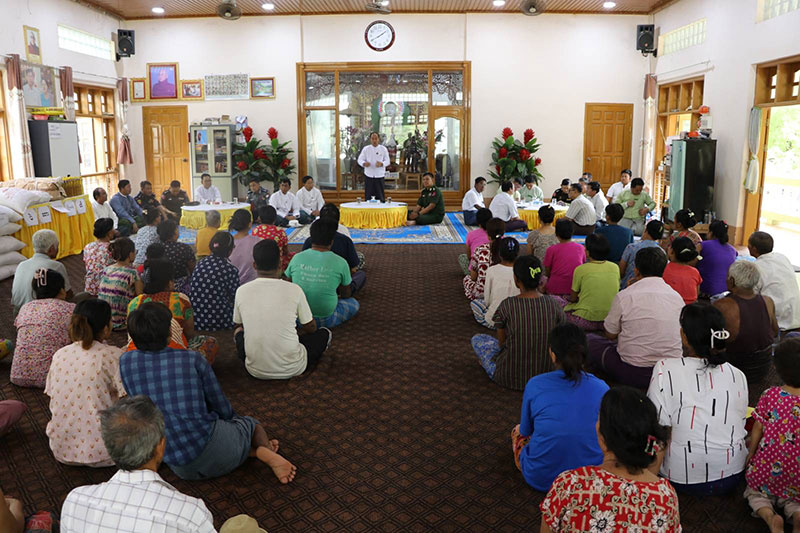 စစ်ကိုင်းတိုင်းဒေသကြီး ဝန်ကြီးချုပ် ဦးမြတ်ကျော် မုံရွာမြို့ မီးဘေးသင့် ပြည်သူများအား ထောက်ပံ့ငွေများ၊ ကယ်ဆယ်ရေးပစ္စည်းများပေးအပ်၊ ချင်း တွင်းမြစ်ရိုး တစ်လျှောက်ရေထိန်းတာဘောင်များအား လိုက်လံကြည့်ရှုစစ်ဆေး