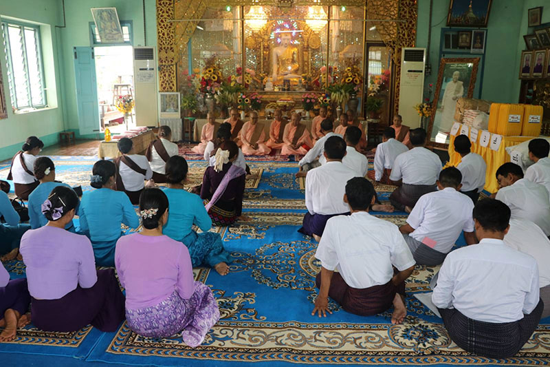 စစ်ကိုင်းတိုင်းဒေသကြီး ဝန်ကြီးချုပ် ဦးမြတ်ကျော် မုံရွာမြို့၊ အုတ်ကန်တောရကျောင်းတိုက် အတွင်း စုပေါင်းသန့်ရှင်းရေးဆောင်ရွက်နေမှု လိုက်လံကြည့်ရှုအားပေး