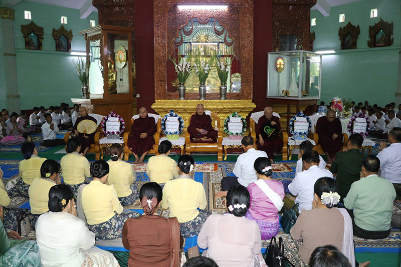 စစ်ကိုင်းတိုင်းဒေသကြီး၊ မုံရွာတက္ကသိုလ်ကျောင်းဝန်းအတွင်းရှိ ဆုတောင်းပြည့်စေတီ တော်မြတ် ကြီး ဗုဒ္ဓါဘိသေက အနေက ဇာတင်မင်္ဂလာ အခမ်းအနား ကျင်းပ