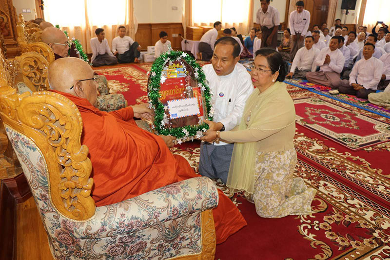စစ်ကိုင်းတောင်ရိုး ဆွမ်းဦးပုညရှင်စေတော်မြတ်ကြီး လုံးတော်ပြည့် ရွှေ သင်္ကန်းကပ်လှူနိုင်ရေး (ပထမအကြိမ်) အလှူတော်ငွေပေးအပ်
