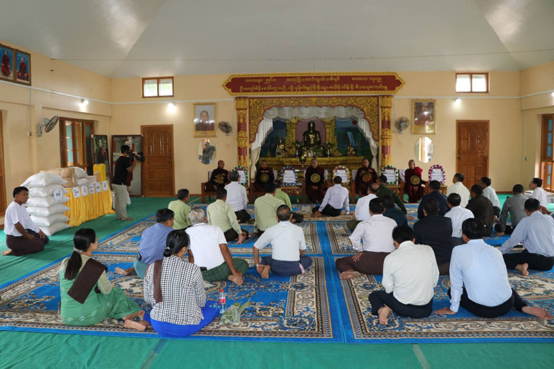စစ်ကိုင်းတိုင်းဒေသကြီးအစိုးရအဖွဲ့မှ မုံရွာမြို့၊ လေးတောင်ပြင်ကျောင်းတိုက်ကြီးရှိ ဆရာတော်၊ သံဃာတော်များအား လှူဖွယ်ပစ္စည်းများ ဆက်ကပ်လှူဒါန်း