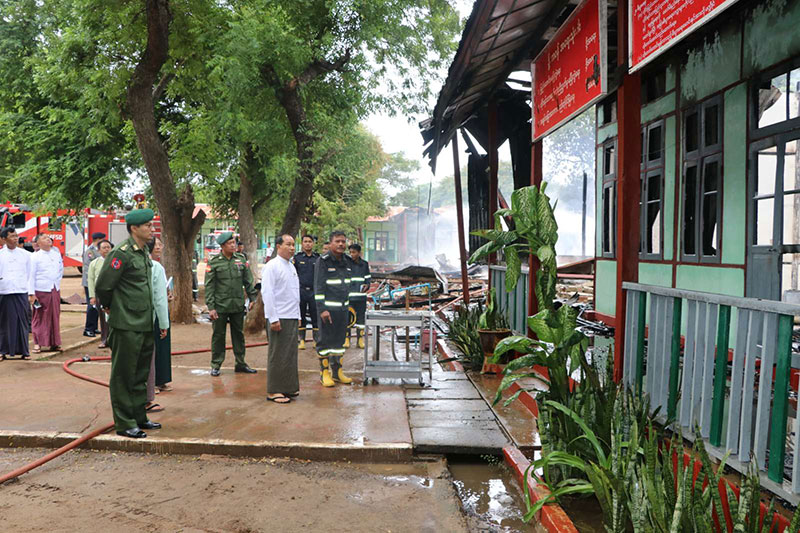 စစ်ကိုင်းတိုင်းဒေသကြီး ဝန်ကြီးချုပ် ဦးမြတ်ကျော် မုံရွာမြို့၊ အမှတ်(၂)အခြေခံပညာ အထက်တန်း ကျောင်း(အလုံ)၌ ကျောင်းခန်းမ၊ရုံးခန်းနှင့် စာသင်ခန်း ၃ ခန်း မီးလောင်မှု ဖြစ်ပွားမှုနေရာသို့ သွားရောက်ကြည့်ရှုစစ်ဆေး