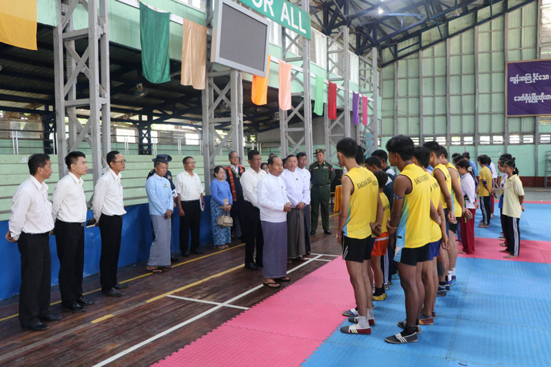 စစ်ကိုင်းတိုင်းဒေသကြီး ဝန်ကြီးချုပ် ဦးမြတ်ကျော် ၂၀၂၄-ခုနှစ်၊ ပဉ္စမအကြိမ် အမျိုးသား အားကစားပွဲတော် သို့ သွားရောက်ယှဉ်ပြိုင်မည့် အားကစားသမားများ လေ့ကျင့်နေမှုကြည့်ရှုအားပေး