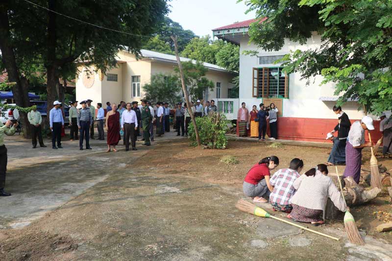 မုံရွာမြို့၊ အောင်ချမ်းသာရပ်ကွက်ရှိ ပညာ ရောင်ခြည်ကျောင်းတိုက်ကြီးအတွင်း စုပေါင်းသန့်ရှင်းရေးဆောင်ရွက်