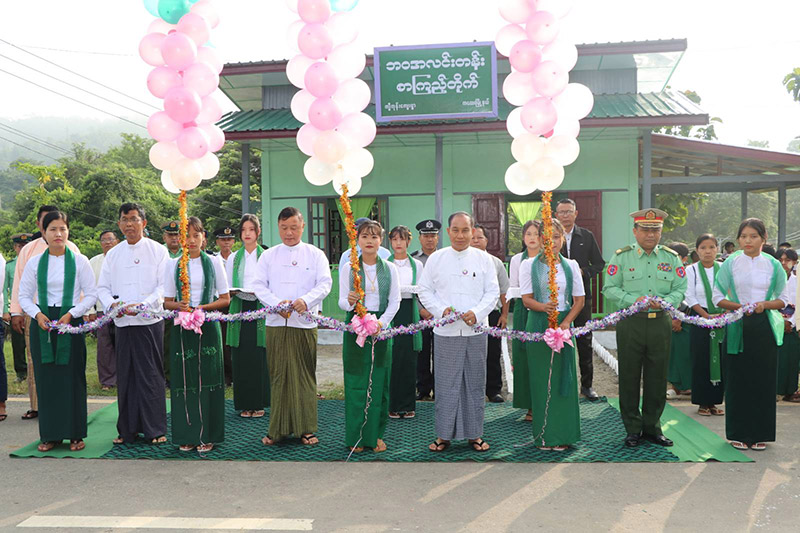 စစ်ကိုင်းတိုင်းဒေသကြီး ဝန်ကြီးချုပ် ဦးမြတ်ကျော် ကလေးမြို့ ပြည်သူ့စစ်မှုထမ်းသင် တန်းအမှတ်စဉ်(၆/၂၀၂၄)ဖွင့်ပွဲနှင့် ကျီကုန်းကျေးရွာ “ဘဝအလင်းတန်း” စာကြည့်တိုက်ဖွင့်ပွဲ တက်ရောက်
