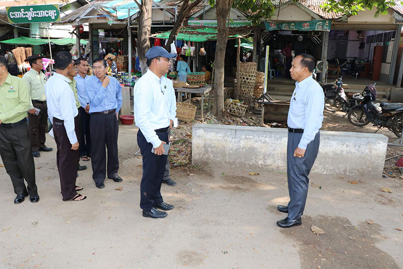 စစ်ကိုင်းတိုင်းဒေသကြီး ဝန်ကြီးချုပ် ဦးမြတ်ကျော် မုံရွာမြို့ရှိ အောင်ချမ်းသာ‌ဈေးရုံအဆောက် အဦသစ်များ ပြုပြင်တည်ဆောက်နေမှု သွားရောက်ကြည့်ရှုစစ်ဆေး