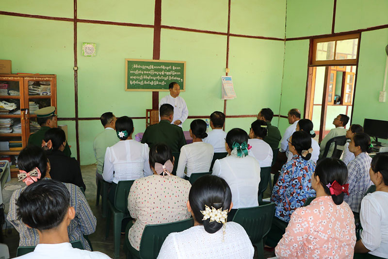 စစ်ကိုင်းတိုင်းဒေသကြီး ဝန်ကြီးချုပ် ဦးမြတ်ကျော် မုံရွာမြို့၊ အမှတ်(၂)အခြေခံပညာနှင့် စိုက်ပျိုး၊မွေးမြူရေးအထက်တန်းကျောင်း(အလုံ)ရှိ  ကျောင်းသား/သူများ ပညာသင်ကြားနေမှုများအား လိုက်လံကြည့်ရှုအားပေး
