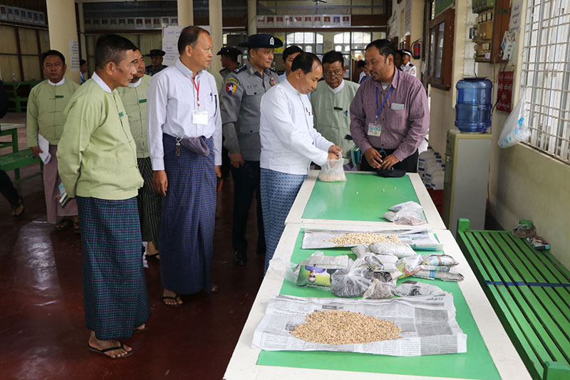 စစ်ကိုင်းတိုင်းဒေသကြီး ဝန်ကြီးချုပ် ဦးမြတ်ကျော် မုံရွာမြို့ ကုန်စည်ဒိုင်အဖွဲ့ဝင်များ၊ ကုန်စိမ်းပွဲရုံ လုပ်ငန်းရှင်များနှင့်တွေ့ဆုံသည့် လုပ်ငန်းညှိနှိုင်း စည်းဝေးတက်‌ ရောက်