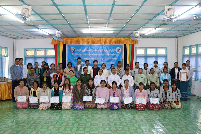 စစ်ကိုင်းတိုင်းဒေသကြီး ဝန်ကြီးချုပ် ဦးမြတ်ကျော် အခြေခံ”ခြင်း”ရက်နည်းသင်တန်းနှင့် ကွန်ပျူတာသင်တန်းအမှတ်စဉ်(၇/၂၀၂၄)သင်တန်းဆင်းပွဲ အခမ်းအနား တက်ရောက်