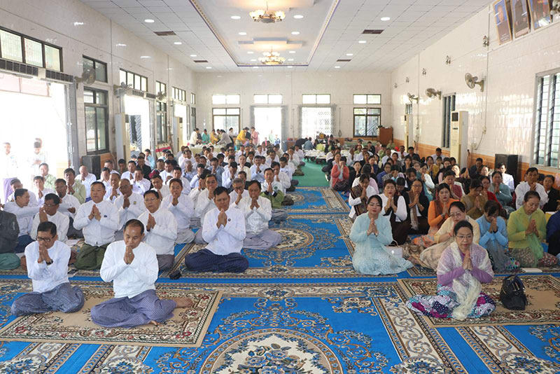 မုံရွာမြို့ရှိ ဆုတောင်းပြည့်စေတီတော်မြတ်ကြီး လုံးတော်ပြည့် ရွှေသင်္ကန်းကပ်လှူပူဇော်နိုင်ရေး (ပထမအကြိမ်) အလှူငွေပေးအပ်ပွဲ အခမ်းအနား ကျင်း ပ