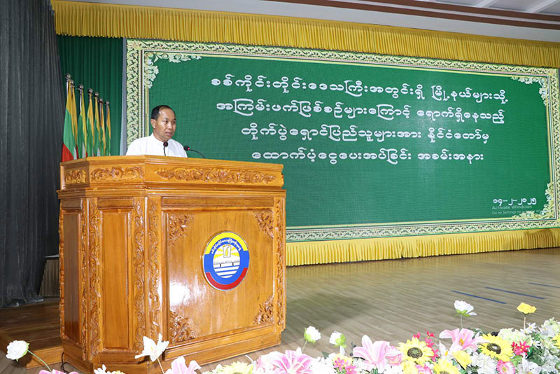 စစ်ကိုင်းတိုင်းဒေသကြီးအတွင်းရှိ မြို့နယ်များသို့ အကြမ်းဖက်ဖြစ်စဉ်များကြောင့် ရောက် ရှိနေသည့် တိုက်ပွဲရှောင်ပြည်သူများအား နိုင်ငံတော်မှ ချီးမြှင့်ငွေများပေးအပ်ခြင်း အခမ်းအနား ကျင်းပ