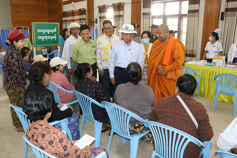 စစ်ကိုင်းတိုင်းဒေသကြီး ဝန်ကြီးချုပ် ဦးမြတ်ကျော် ကန့်ဘလူမြို့တွင်  အခမဲ့ မျက်စိခွဲစိတ်ကုသပေးခြင်းနှင့် သားဖွားမီးယပ်၊ ကလေး၊ အထွေထွေရောဂါများကုသပေးနေမှု ကြည့်ရှုအားပေး
