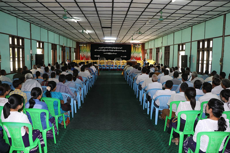 တိုင်းဒေသကြီး ဝန်ကြီးချုပ် ဦးမြတ်ကျော် နွေစပါးပန်းတိုင်အထွက်နှုန်းရရှိရေးအတွက် သွင်းအားစု (ဓါတ်မြေဩဇာနှင့် လက်ဆွဲမျိုးစေ့ကိရိယာ)များ တောင်သူများသို့ ပေးအပ်ပွဲ အခမ်းအနား ကျင်းပ