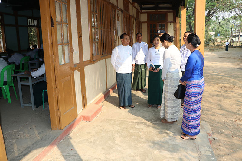 စစ်ကိုင်းတိုင်းဒေသကြီး ဝန်ကြီးချုပ် ဦးမြတ်ကျော် တက္ကသိုလ်ဝင်စာမေးပွဲ နောက်ဆုံးနေ့အဖြစ် ဇီဝဗေဒဘာသာရပ်နှင့် ဘောဂ ဗေဒဘာသာရပ်ဖြေဆိုနေမှုများအား သွားရောက်ကြည့်ရှုအားပေး