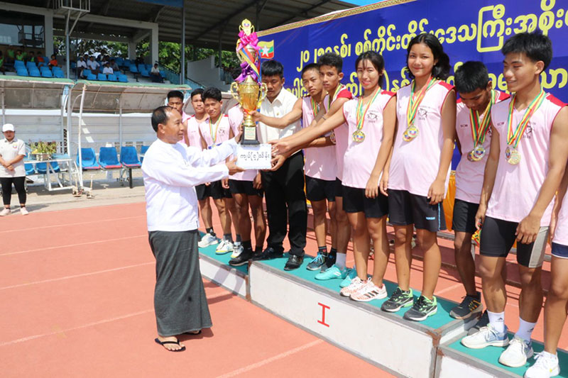 စစ်ကိုင်းတိုင်းဒေသကြီး ဝန်ကြီးချုပ် ဦးမြတ်ကျော် တိုင်းဒေသကြီးအစိုးရ အဖွဲ့ ဝန်ကြီးချုပ်ဖလား မြို့နယ်ပေါင်းစုံ အသက်(၁၈)နှစ်အောက်ပြေးခုန်ပစ်ပြိုင်ပွဲ ဆုချီးမြှင့်ပွဲအခမ်းအနား တက်ရောက်