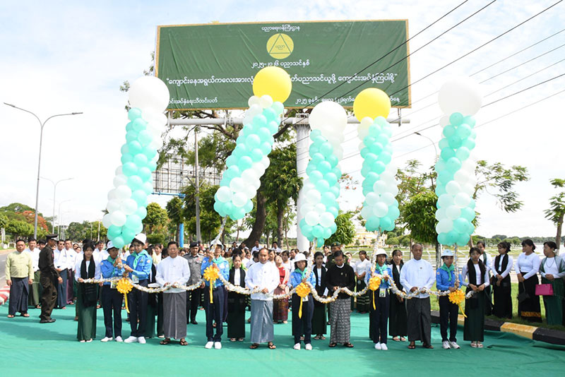 စစ်ကိုင်းတိုင်းဒေသကြီး ဝန်ကြီးချုပ်ဦးမြတ်ကျော် ၂၀၂၅-၂၀၂၆ ပညာသင်နှစ်၊ ကျောင်းအပ်နှံရေး သီတင်းပတ်အထိမ်းအမှတ် မြေစိုက်ပိုစတာ စိုက်ထူပွဲ နှင့်၂ဝ၂၅-၂ဝ၂၆ ပညာသင်နှစ် ကျောင်းအပ်နှံရေးနေ့ အခမ်းအနားတက်ရောက်