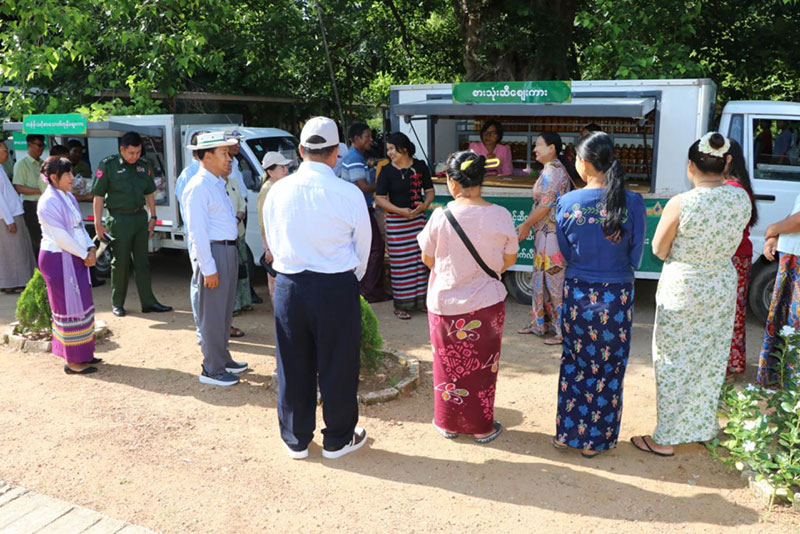 စစ်ကိုင်းတိုင်းဒေသကြီး ဝန်ကြီးချုပ် ဦးမြတ်ကျော် မုံရွာမြို့၊ အမှတ်(၁) အခြေခံပညာ အထက်တန်း ကျောင်း-(အလုံ) ကျောင်းဝန်းအတွင်း စုပေါင်းသန့်ရှင်းရေးလုပ်ငန်းများ ဆောင်ရွက်နေမှု လိုက်လံကြည့်ရှု