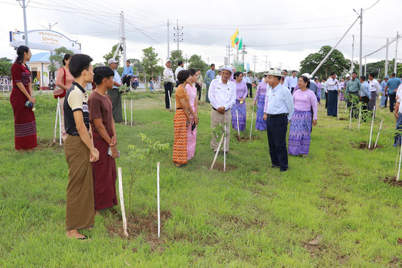 စစ်ကိုင်းတိုင်းဒေသကြီး ဝန်ကြီးချုပ် ဦးမြတ်ကျော်  စုပေါင်းသန့်ရှင်းရေးလုပ်ငန်းများလိုက်လံကြည့်ရှုပြီး  မိုးရာသီသစ်ပင်စိုက်ပျိုးပွဲတော် တက်ရောက်