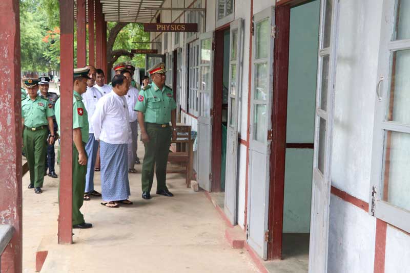 စစ်ကိုင်းတိုင်းဒေသကြီး ဝန်ကြီးချုပ် ဦးမြတ်ကျော် ၂၀၂၅-ခုနှစ်၊ တက္ကသိုလ်ဝင်စာမေး ပွဲပြန်လည်ဖြေဆိုနေမှုများအား သွားရောက်ကြည့်ရှုအားပေး