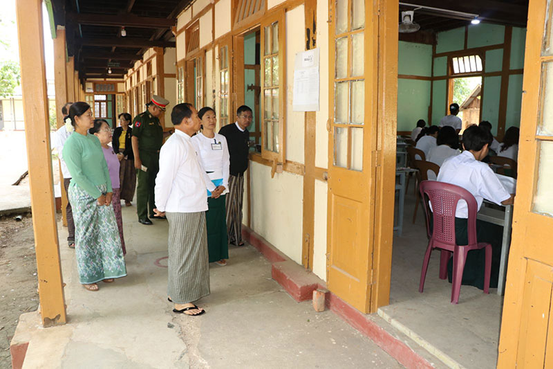 စစ်ကိုင်းတိုင်းဒေသကြီး ဝန်ကြီးချုပ် ဦးမြတ်ကျော် ၂၀၂၅-ခုနှစ်၊ တက္ကသိုလ်ဝင်စာမေးပွဲ ရူပဗေဒ/သမိုင်းဘာသာရပ် ဖြေဆိုနေမှုအား သွားရောက်ကြည့်ရှုအားပေး
