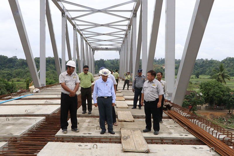 စစ်ကိုင်းတိုင်းဒေသကြီး ဝန်ကြီးချုပ် ဦးမြတ်ကျော် ဟုမ္မလင်းမြို့နယ်ရှိ ချင်းတွင်းမြစ်ကူးတံတား (ထမံသီ)တည်ဆောက်ရေးလုပ်ငန်းများသွားရောက် ကြည့်ရှုစစ်ဆေး