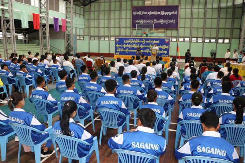 စစ်ကိုင်းတိုင်းဒေသကြီး ဝန်ကြီးချုပ် ဦးမြတ်ကျော် တိုင်းဒေသကြီး ကိုယ်စားပြု အားကစားအသင်းများအား အောင်နိုင်ရေးအလံ ပေးအပ်ပွဲ အခမ်း အနား တက်ရောက်