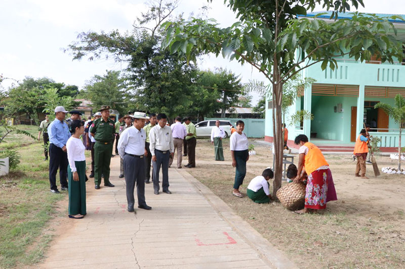 စစ်ကိုင်းတိုင်းဒေသကြီး မုံရွာမြို့၊ အိုးဘိုတောင်ရပ်ကွက်၊ အခြေခံပညာအထက်တန်း ကျောင်း(ခွဲ)အတွင်း စုပေါင်းသန့်ရှင်းရေး လုပ်ငန်းများဆောင်ရွက်