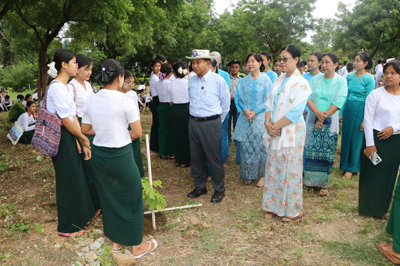 စစ်ကိုင်းတိုင်းဒေသကြီး ဝန်ကြီးချုပ် ဦးမြတ်ကျော် မြန်မာအမျိုးသမီးများနေ့ကို ကြိုဆိုဂုဏ်ပြု သောအားဖြင့် မိုးရာသီစုပေါင်း သစ်ပင်စိုက်ပျိုးပွဲတော် အခမ်းအနား တက်ရောက်