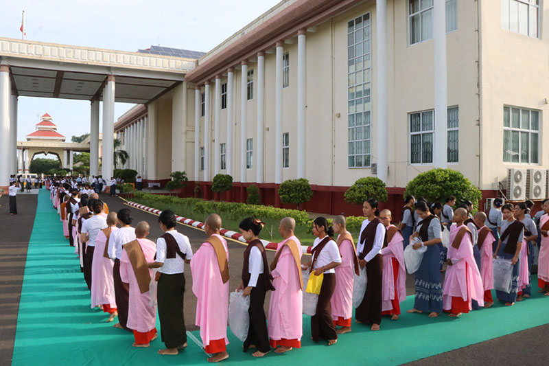 မုံရွာမြို့ပေါ်ရှိ ကျောင်းတိုက်ကြီးများမှ ဆရာတော်၊သံဃာတော်များအား ဆွမ်း/ဆွမ်းဟင်းများလောင်းလှူခြင်း၊ သီလရှင်ဆရာကြီး၊ ဆရာလေးများအား ဆွမ်းဆန်စိမ်းလောင်းလှူပွဲ ကျင်းပ