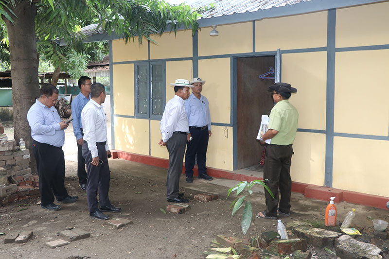 စစ်ကိုင်းတိုင်းဒေသကြီး ဝန်ကြီးချုပ် ဦးမြတ်ကျော် ငလျင်လှုပ်ခတ်မှုကြောင့် ထိခိုက်ပျက်စီးခဲ့သည့် စစ်ကိုင်းမြို့ ပြန်လည်ပြုပြင် ဆောင်ရွက်နေမှုများအား လိုက်လံကြည့်ရှု