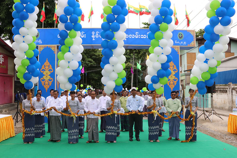 စစ်ကိုင်းတိုင်းဒေသကြီး ဝန်ကြီးချုပ် ဦးမြတ်ကျော် စစ်ကိုင်းမြို့ပေါ်ရှိ နိုင်လွန်ကတ္တရာလမ်း ၈ လမ်း ဖွင့်ပွဲအခမ်းအနား တက်ရောက်