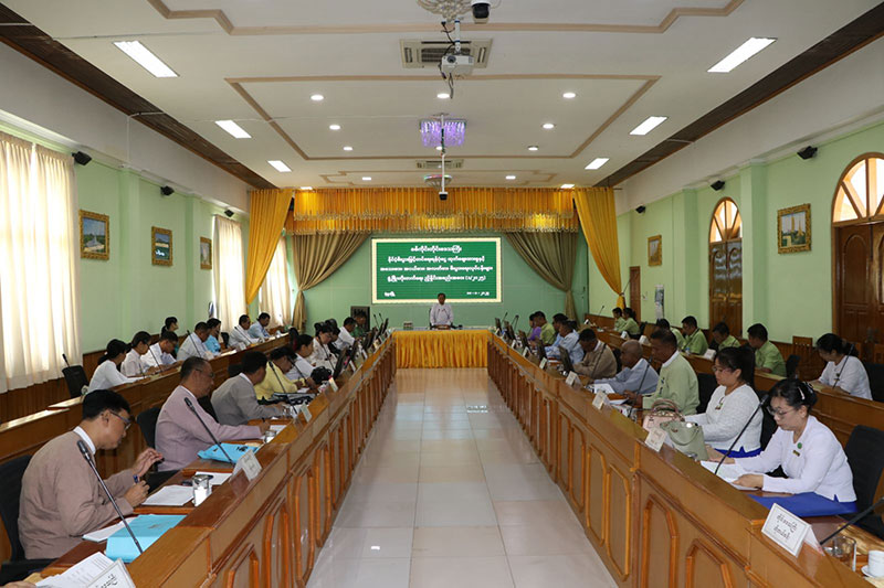 စစ်ကိုင်းတိုင်းဒေသကြီး ဝန်ကြီးချုပ် ဦးမြတ်ကျော်  နိုင်ငံ့စီးပွားမြှင့် တင်ရေးရန်ပုံငွေ ထုတ်ချေးထားမှုနှင့် အသေးစား၊ အငယ်စား၊ အလတ်စား စီးပွားရေးလုပ် ငန်းများဖွံ့ဖြိုးတိုးတက်ရေး ညှိနှိုင်းအစည်းအဝေး တက်ရောက်