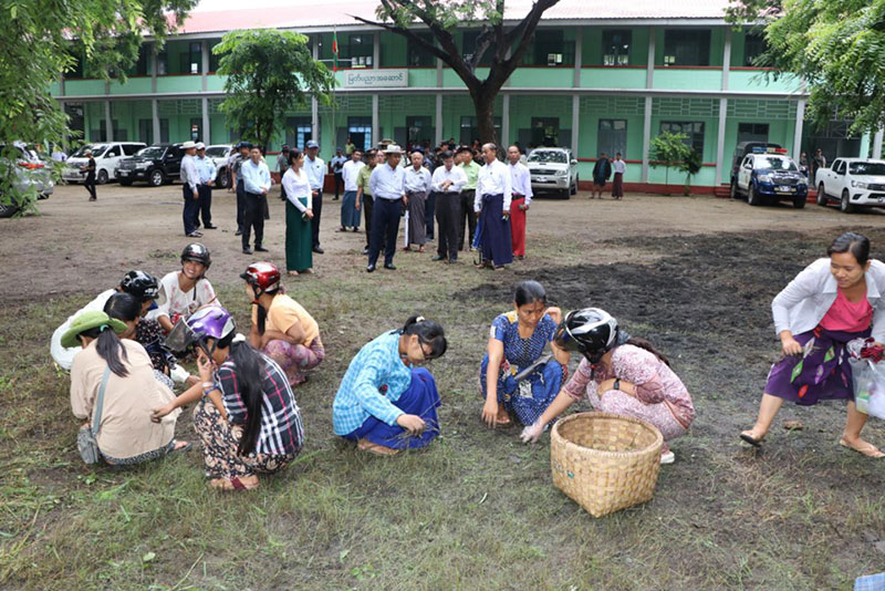 မုံရွာမြို့၊ မြဝတီရပ်ကွက်ရှိ အမှတ် (၇)အခြေခံပညာမူလတန်းကျောင်းဝန်းအတွင်း စုပေါင်းသန့်ရှင်းရေးလုပ်ငန်းများ ဆောင် ရွက်