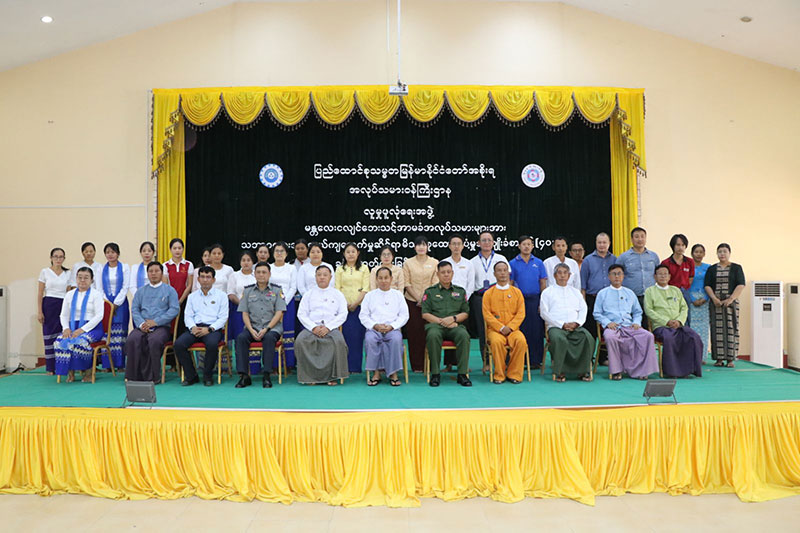 မုံရွာမြို့နယ်အတွင်း အကျုံးဝင်မှတ်ပုံတင်ထားသော အလုပ်ဌာန များမှ ငလျင်ဘေးသင့် အာမခံအလုပ်သမားများအား သဘာဝဘေးအန္တရာယ်ကျရောက်မှု ဆိုင်ရာ မိသားစုထောက်ပံ့ ငွေ ခွင့်ပြုထုတ်ပေးခြင်း အခမ်းအနား ကျင်းပ