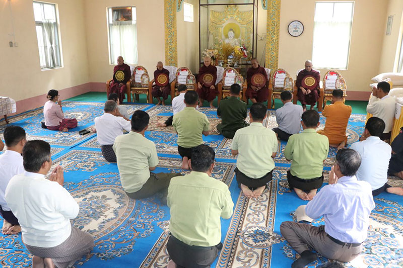 စစ်ကိုင်းတိုင်းဒေသကြီး ဝန်ကြီးချုပ် ဦးမြတ်ကျော် မုံရွာမြို့ စုပေါင်းသန့်ရှင်းရေးနှင့် ဖွံ့ဖြိုးရေးလုပ်ငန်းဆောင်ရွက် နေမှုများအား လိုက်လံ ကြည့်ရှု၊ ဘုန်းတော်ကြီးကျောင်းတိုက် များသို့ လှူဖွယ်ဝတ္ထုပစ္စည်း၊ ဆေးနှင့် ဆွမ်းဆန်၊ ဆီ၊ ဆား၊ပဲ အမယ် ၄ မျိုး ဆက်ကပ်လှူ