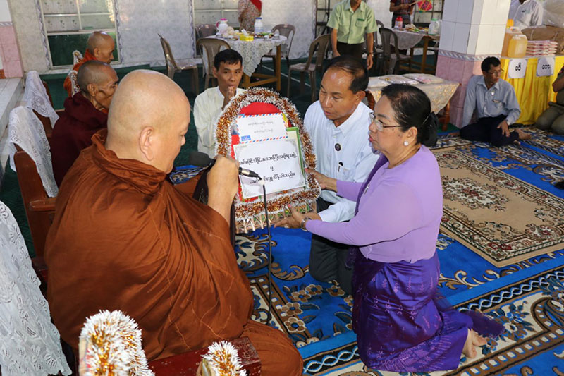 စစ်ကိုင်းတိုင်းဒေသကြီး ဝန်ကြီးချုပ် ဦးမြတ်ကျော် (၆၁)နှစ်မြောက် မြန်မာနိုင်ငံရဲတပ်ဖွဲ့ နေ့အား ဂုဏ်ပြုကြိုဆိုသည့် စုပေါင်းသွေးလှူဒါန်းခြင်းနှင့် စုပေါင်းသန့်ရှင်းလုပ်ငန်း ဆောင် ရွက်နေမှုလိုက်လံကြည့်ရှု၊  ဘုန်းတော်ကြီးကျောင်းတိုက်များသို့ ဆွမ်းဆန်၊ ဆီ၊ ဆား၊