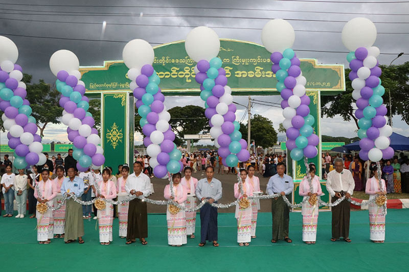 စစ်ကိုင်းတိုင်းဒေသကြီး ဝန်ကြီးချုပ် ဦးမြတ်ကျော် တိုင်းဒေသကြီး အစိုးရအဖွဲ့မှကြီးမှူး ကျင်းပသည့် တန်ဆောင်တိုင်ပွဲတော်ဖွင့်ပွဲ အခမ်းအနားတက်ရောက်