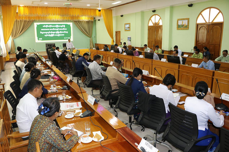 စစ်ကိုင်းတိုင်းဒေသကြီး ဝန်ကြီးချုပ် ဦးမြတ်ကျော် ၂၀၂၅-ခုနှစ်၊ ပါတီစုံဒီမိုကရေစီ အထွေ ထွေရွေးကောက်ပွဲ မဲရုံမှူး၊ဒုတိယမဲရုံမှူးများ ရွေးကောက်ပွဲဆိုင်ရာသင်တန်း ဖွင့်ပွဲ တက်ရောက်ချီးမြှင့်၊တိုင်းဒေသကြီးအတွင်းရှိ အသေးစား၊အငယ်စားနှင့်အလတ်စား စီးပွားရေးလုပ် ငန်းမ
