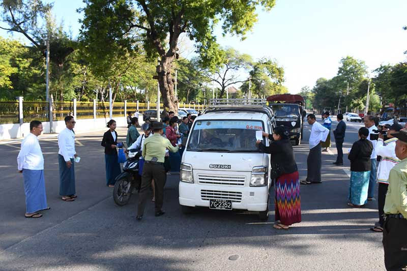 မုံရွာမြို့တွင်  ၂၀၂၅-ခုနှစ်၊ ပါတီစုံဒီမိုကရေစီ အထွေထွေ ရွေးကောက်ပွဲ အောင်မြင်စွာကျင်းပနိုင်ရေး ရွေးကောက်ပွဲဆိုင်ရာ အသိပညာပေးလက် ကမ်းစာစောင်နှင့် စတစ်ကာဖြန့်ဝေခြင်းများ ဆက်လက်ဆောင်ရွက်