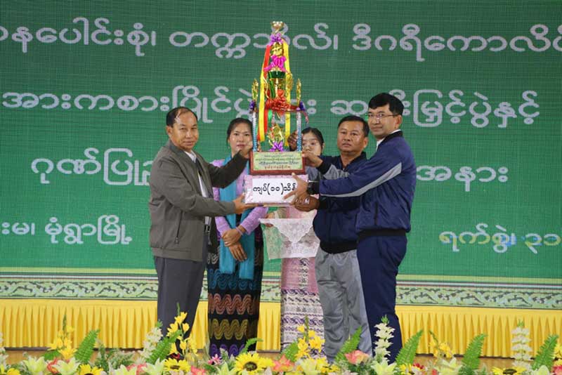 စစ်ကိုင်းတိုင်းဒေသကြီး ဝန်ကြီးချုပ် ဦးမြတ်ကျော် ပါတီစုံဒီမိုကရေစီအထွေ ထွေရွေးကောက်ပွဲ အပိုင်း (၂)အောင်မြင်စွာကျင်းပနိုင်ရေး ညှိနှိုင်းအစည်း အဝေးနှင့် တိုင်းဒေသကြီး အစိုးရအဖွဲ့ ဝန်ကြီးချုပ်ဖလား ဝန်ကြီးဌာနပေါင်းစုံနှင့် တက္ကသိုလ်/ဒီဂရီကောလိပ်ပေါင်းစုံ အားကစ