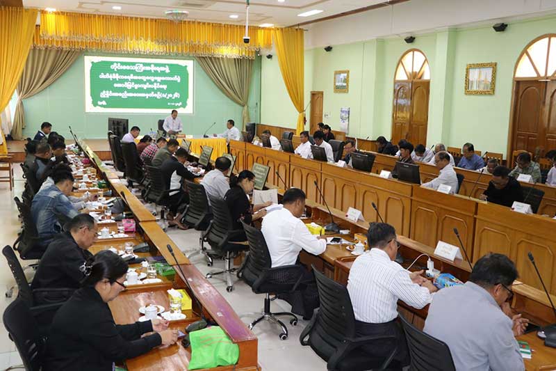 စစ်ကိုင်းတိုင်းဒေသကြီး ဝန်ကြီးချုပ် ဦးမြတ်ကျော် ပါတီစုံဒီမိုကရေစီအထွေ ထွေရွေးကောက်ပွဲ အပိုင်း (၂)အောင်မြင်စွာကျင်းပနိုင်ရေး ညှိနှိုင်းအစည်း အဝေးနှင့် တိုင်းဒေသကြီး အစိုးရအဖွဲ့ ဝန်ကြီးချုပ်ဖလား ဝန်ကြီးဌာနပေါင်းစုံနှင့် တက္ကသိုလ်/ဒီဂရီကောလိပ်ပေါင်းစုံ အားကစ