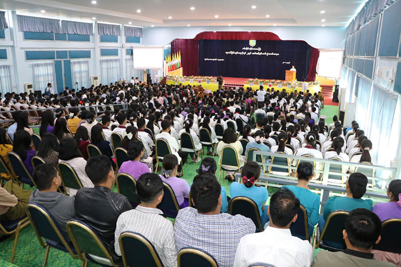 စစ်ကိုင်းတိုင်းဒေသကြီး ဝန်ကြီးချုပ် ဦးမြတ်ကျော် လူငယ်ငြိမ်းချမ်းရေးဖိုရမ် ထပ် ဆင့်ရှင်းလင်းပွဲနှင့် သူနာပြုသားဖွားဒီပလိုမာ(၃)နှစ်သင်တန်း သင်တန်း သား၊သင်တန်းသူများအား ကြိုဆိုပွဲအခမ်းအနား တက်ရောက်