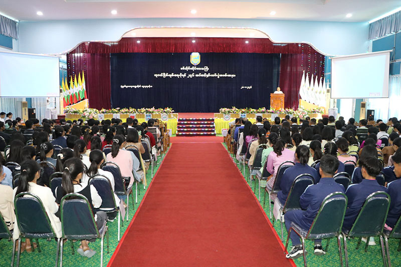 စစ်ကိုင်းတိုင်းဒေသကြီး ဝန်ကြီးချုပ် ဦးမြတ်ကျော် လူငယ်ငြိမ်းချမ်းရေးဖိုရမ် ထပ် ဆင့်ရှင်းလင်းပွဲနှင့် သူနာပြုသားဖွားဒီပလိုမာ(၃)နှစ်သင်တန်း သင်တန်း သား၊သင်တန်းသူများအား ကြိုဆိုပွဲအခမ်းအနား တက်ရောက်