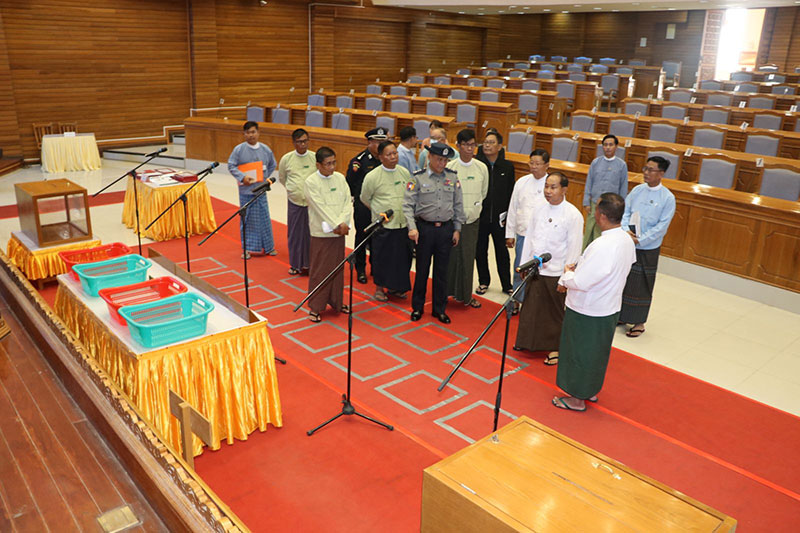 စစ်ကိုင်းတိုင်းဒေသကြီး ဝန်ကြီးချုပ် ဦးမြတ်ကျော် မုံရွာမြို့ပေါ်ရှိ အခြေခံပညာကျောင်း များ နှစ်ဆုံးစာမေးပွဲ စိတ်အေးချမ်းသာစွာဖြင့် ဖြေဆိုနေမှုများအား လိုက်လံကြည့်ရှု၊ တိုင်းဒေသကြီး လွှတ်တော်ရုံးအား သွားရောက်ကြည့်ရှု
