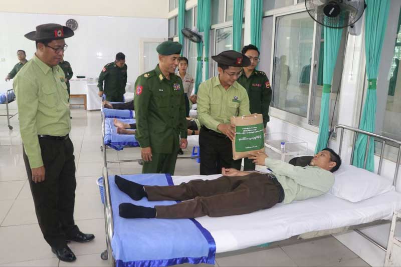(၈၁)နှစ်မြောက်၊ တပ်မတော်နေ့ကို ကြိုဆိုဂုဏ်ပြုသောအားဖြင့် စစ်ကိုင်းတိုင်းဒေသကြီး/ခရိုင်/ မြို့နယ် အထွေထွေအုပ်ချုပ်ရေးဦးစီးဌာနမှ အရာထမ်း/အမှုထမ်းများ စုပေါင်းသွေးလှူဒါန်း